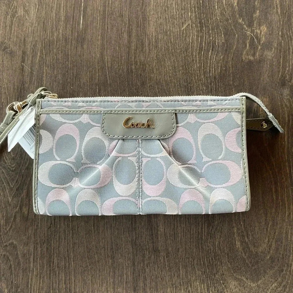 Coach  | Wristlet - Picture 1 of 8